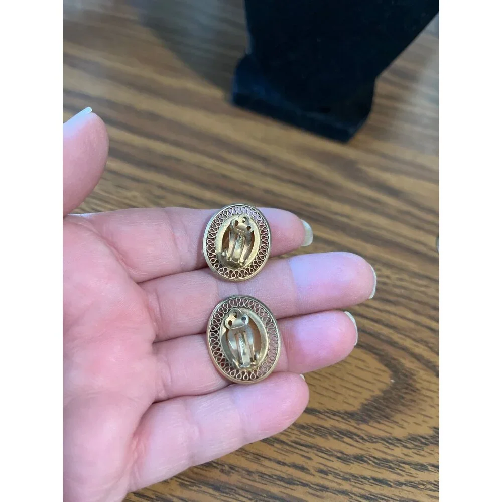 Winard 12k gold filled cameo pendant/brooch and clip earrings vintage